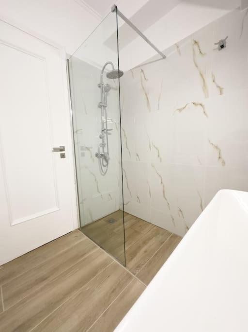 Petite Retreat In Kolonaki, Athens /Netflix Apartment Luaran gambar