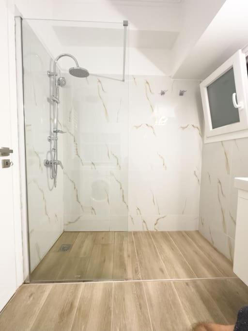 Petite Retreat In Kolonaki, Athens /Netflix Apartment Luaran gambar